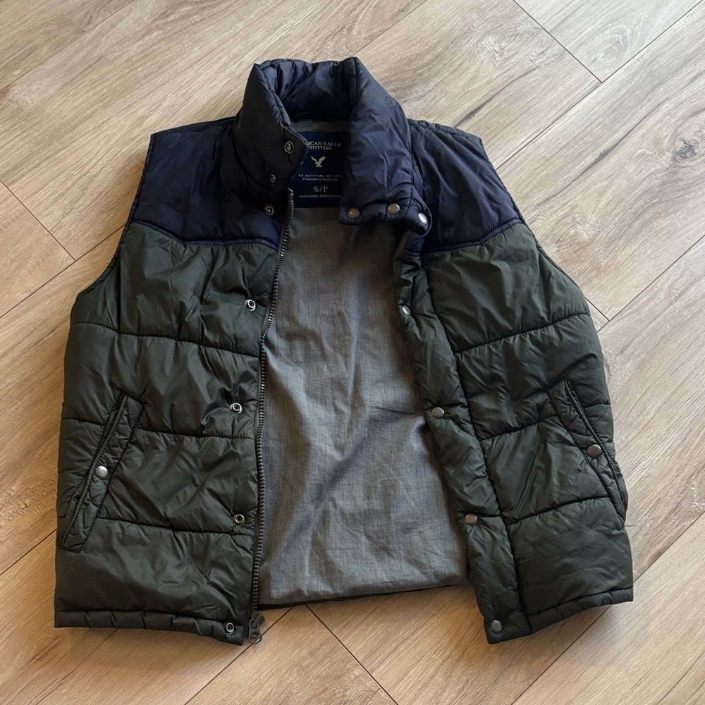 American Eagle Outfitters Olive and Black Puffer Vest